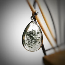 将图像加载到库查看器中，绿色幻影吊坠