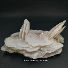 将图片加载到图片库查看器中，粉红色方解石标本105mm*65mm*47mm