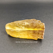 将图片加载到图库查看器中，黄萤石试样 Raw 64mm*26mm*35mm