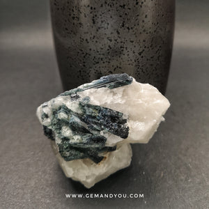 蓝色碧玺白水晶共生 原石 原矿 | 58mm*43mm*30mm
蓝色电气石 稀有 Blue Tourmaline