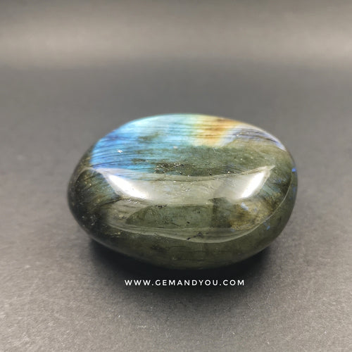 抛光拉长石Labradorite 59mm*52mm*25mm