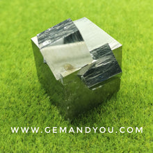 将图片加载到图库浏览器中，天然黄铁矿原石 40mm*35mm*36mm