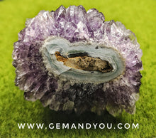 将图片加载到图库查看器中，紫水晶花团的原矿标本56mm*46mm*41mm