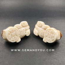 Load image into Gallery viewer, Powerful SamRoiYod Relic Stone Carving PiXiu/PiYao 51mm*24mm*23mm 龙宫舍利石