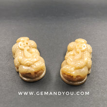 Load image into Gallery viewer, Powerful SamRoiYod Relic Stone Carving PiXiu/PiYao 46mm*23mm*15mm 龙宫舍利石