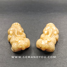 Load image into Gallery viewer, Powerful SamRoiYod Relic Stone Carving PiXiu/PiYao 46mm*23mm*15mm 龙宫舍利石