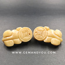 Load image into Gallery viewer, Powerful SamRoiYod Relic Stone Carving PiXiu/PiYao 46mm*23mm*15mm 龙宫舍利石