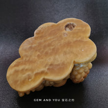 Load image into Gallery viewer, Powerful Energy SamRoiYod Carving- three-legged toad-龙宫舍利 三脚蟾蜍雕刻