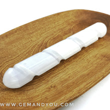 Load image into Gallery viewer, Selenite Wand 15-17cm