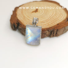 Load image into Gallery viewer, Rainbow Moon Stone Pendant 925 Silver
