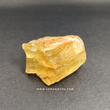 Load image into Gallery viewer, Yellow Fluorite Specimen Raw 49mm*37mm*26mm