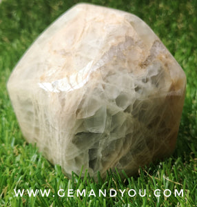 Moonstone Polished 76mm*69mm*55mm (585gram)