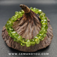 Load image into Gallery viewer, Peridot Faceted Bracelet 10mm