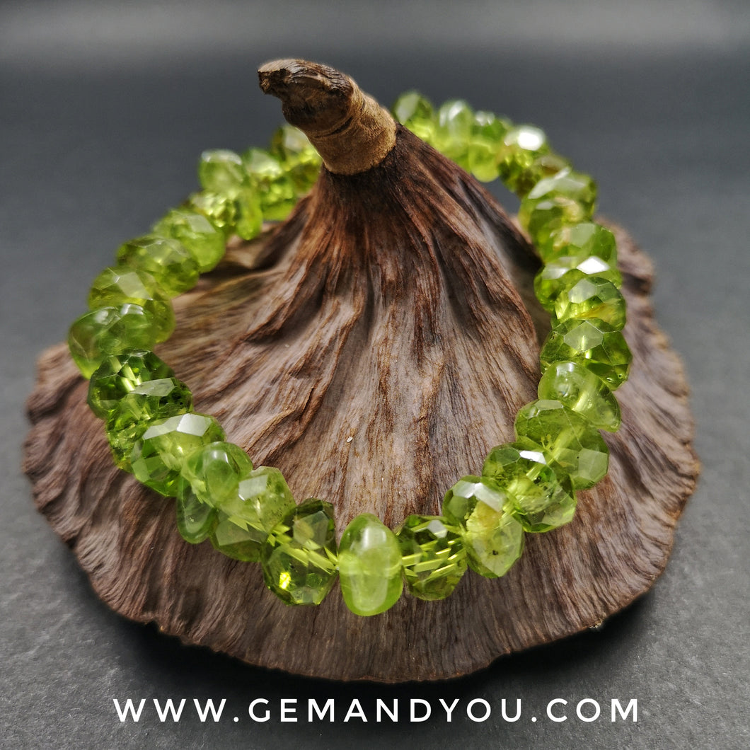 Peridot Faceted Bracelet 10mm