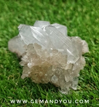 Load image into Gallery viewer, Clear Apophylite with Stilbite Cluster Raw Specimen 81mm*68mm*51mm