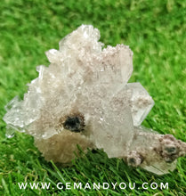 Load image into Gallery viewer, Clear Apophylite with Stilbite Cluster Raw Specimen 81mm*68mm*51mm