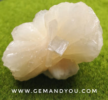 Load image into Gallery viewer, Stilbite Raw Mineral 65mm*48mm*36mm