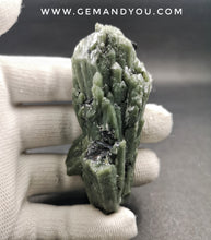 Load image into Gallery viewer, Natural Green Quartz with Hematite Cluster Raw 77mm*28mm*28mm