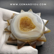 Load image into Gallery viewer, Crystallized Agate Carving 79mm*79mm*15mm