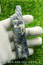 Load image into Gallery viewer, Blue Kyanite Raw Stone 107mm*27mm*18mm