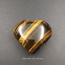 Load image into Gallery viewer, Yellow tiger eye stone hearts carving