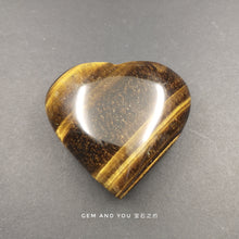 Load image into Gallery viewer, Yellow tiger eye stone hearts carving