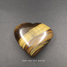 Load image into Gallery viewer, Yellow tiger eye stone hearts carving