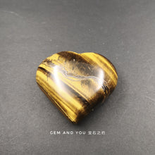 Load image into Gallery viewer, Yellow tiger eye stone hearts carving