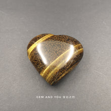 Load image into Gallery viewer, Yellow tiger eye stone hearts carving