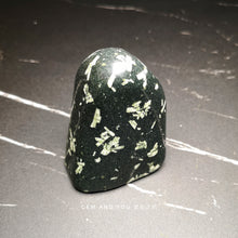 Load image into Gallery viewer, Writing Stone Polished 72mm*52mm*44mm